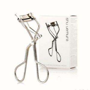 NIB Shu Uemura iconic eyelash curler w/ refill pad